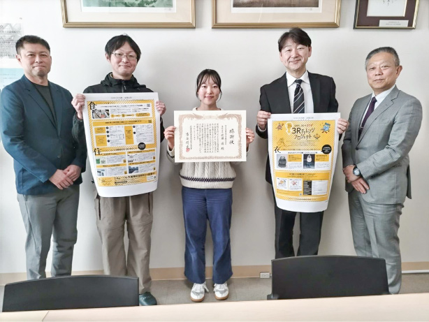 札幌市を通じて当該校の生徒の皆さんへ感謝状を贈呈いたしました。